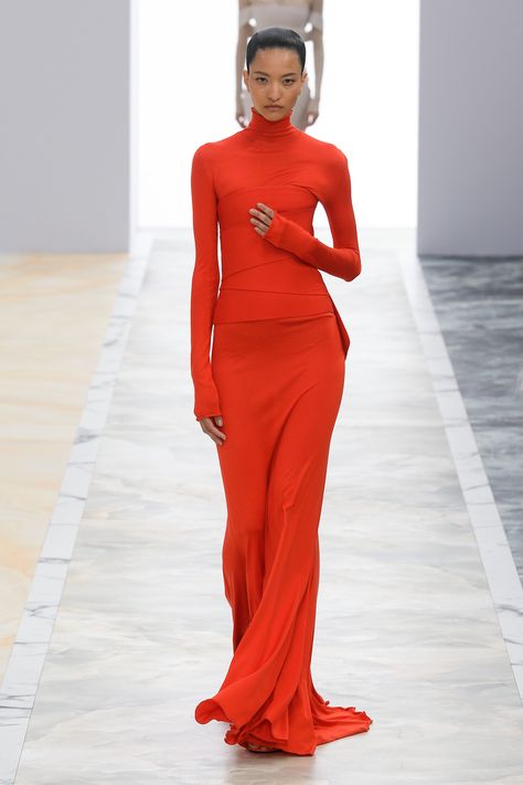 Red Orange Fashion, Fendi Fall 2023, Red Orange Outfit, Red And Orange Dress, Fall 2023 Couture, Fendi Couture, Aw 2023, Paris Couture Week, 2023 Couture