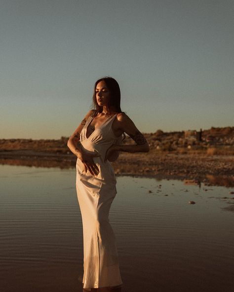 Can you believe that siren girl summer is over tomorrow? Wild. Anyway we will still love simple elegant bridal all year long 💕 📸 @courtneestone.co dress : @thetenth.house . . . . . . #utahdressrental #utahstylist #slc #pinklakes #bridal #weddings #weddinggown #elegant #stylist Dress Outdoor Photoshoot, Makeup Art Creative, Siren Girl, Siren Series, Summer Nights Mid July, Long Dress Wedding, Ideas Pose, Photoshoot Outdoor, Ideas Photoshoot