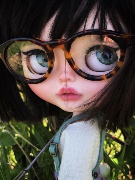 Blythe Bebek, Big Eyes Doll, Cute Cartoon Pictures, Doll Repaint, Pretty Dolls, Custom Dolls, Blythe Doll, Doll Face, Bjd Dolls