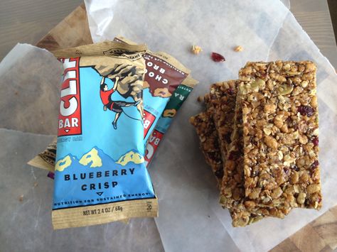 Homemade cliff bars! Homemade Cliff Bars, Healthy Recipes Protein, Cliff Bars, Lunchbox Inspiration, Baking Healthy, Recipes Protein, Clif Bar, Blueberry Crisp, Vegan Protein Bars