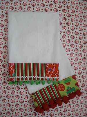 jazzing up flour sack dishcloths from the dollar store. These are Christmas ones, but you can use any fabric Christmas Dish Towels, Tea Towels Diy, Trendy Sewing Projects, Neighbor Christmas Gifts, Diy Towels, Holiday Sewing, Towel Crafts, Christmas Kitchen Towels, Christmas Towels