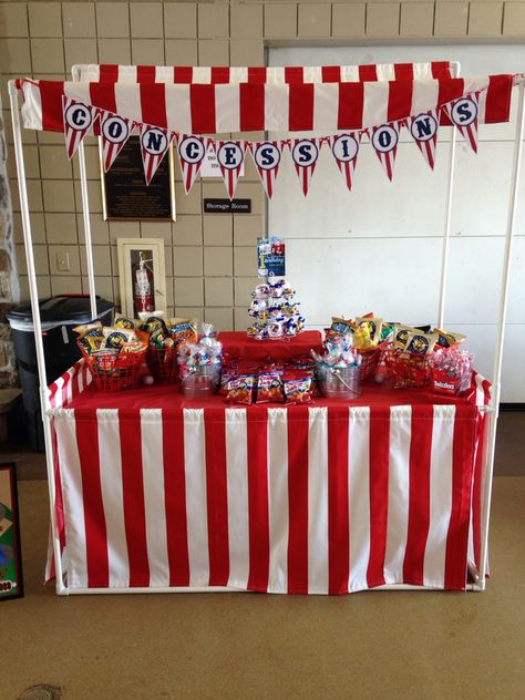 Baseball Themed Birthday Party. Who doesn't love a concession stand filled with ball park food?! Diy Concession Stand, Baseball Concessions, Concession Stand Food, Kids Sports Party, Concession Stands, Basketball Goal, Baseball Theme Party, Baseball Birthday Party, Baseball Party