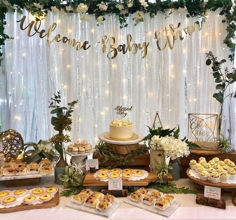 Gold Theme Dessert Table, Woodland Baby Shower Theme Decorations, Woodland Baby Shower Theme Boy, Woodland Baby Shower Food, Birthday Dessert Table, Babyshower Decor, Small Wooden Crates, Porcelain Cake Stand, Woodland Baby Shower Decorations