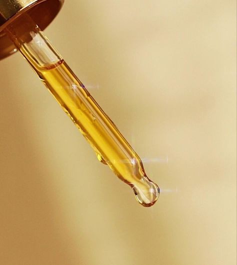 Skin Oil Photography, Facial Oil Aesthetic, Skin Oil Aesthetic, Hair Oil Business Aesthetic, Facial Oil Photography, Serum Texture Photography, Body Oil Photoshoot, Hair Oil Product Photography, Body Oil Aesthetic