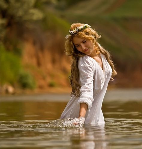 Sanziene Lake Photoshoot, Nature Photoshoot, Estilo Hippie, Waterfall Photography, Water Photography, Foto Art, Shooting Photo, Beach Photoshoot, Woman Standing