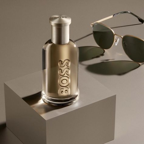 Top Notes: Apple, Bergamot and Black Pepper. Heart Notes: Chestnut, Cardamom and Cinnamon.Base Notes: Vetiver and Musk.Re-define your masculinity with HUGO BOSS’ eau de parfum, BOSS Bottled. Fierce and unapologetic, the fragrance opens with captivating notes of crisp, ripe Apple, Bergamot and fiery Black Pepper. The cocktail of scents exudes certainty and a sense of self, encouraging you to express your identity in a manner that is truly honest and authentic. A warm, robust heart of Chestnut, invigorating Cardamom and lively Cinnamon conjures more homely, humble visions, striking the perfect balance between power and reliability.Spritzing the EDP onto your pulse points works as a constant reminder of the many complex, intricate layers that human beings possess, urging you to never shy away The Perfume Shop, Cinnamon Oil, Sense Of Self, Grande Cosmetics, First Aid Beauty, Heart Notes, Moroccan Oil, Shea Moisture Products, Clean Skincare