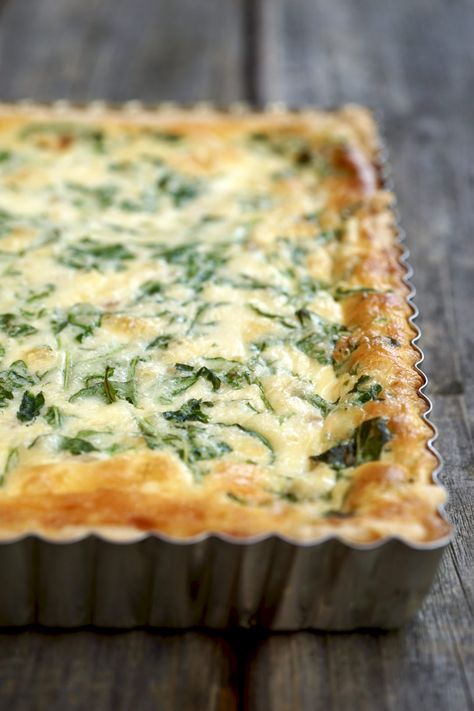 ham and arugula quiche Arugula Quiche, Quiche Recipes Easy, Savory Tarts, Classic French Dishes, Brunch Food, Perfect Brunch, French Dishes, Savory Pies, Egg Dishes