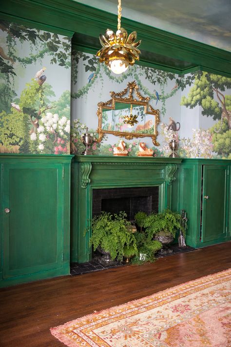 The Art of the Story at the 2017 Kips Bay Show House - Quintessence Lounge Green, Estilo Kitsch, Ken Fulk, Green Dining Room, Show House, Dining Room Remodel, Dining Room Colors, Green Furniture, Green Rooms