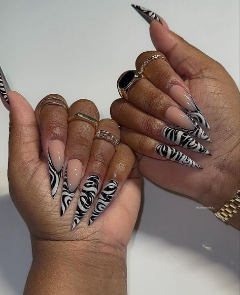 Stilleto Nails Long Designs, Curved Stiletto Nails, Black And White Stiletto Nails, Stilleto Nails Designs, Curved Nails, Drip Nails, Stiletto Nails Designs, Dope Nail Designs, Nail Stuff