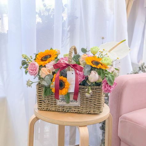 Sunflower Basket, Basket Flower Arrangements, Kampar, Blush Bouquet, Online Florist, Ipoh, Flower Basket, Flower Boxes, Fresh Flowers