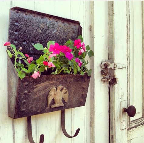 Vintage mailbox planter Mailbox Planter, Old Mailbox, Vintage Mailbox, Unique Mailboxes, Metal Mailbox, Flea Market Flip, Patio Wall, Garden Area, Bicycle Wheel