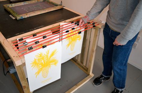 Screen Printing Organization, Screen Printing Workshop, Screen Print Studio, Screen Printing Room, Screen Printing Table, Print Shop Design, Printmaking Studio, Art Studio Storage, Screen Printing Studio