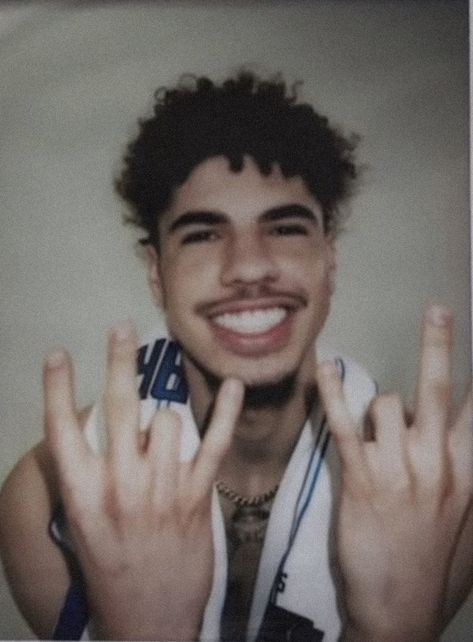 (From la melo’s insta) Melo Ball, Liangelo Ball, Beautiful Moon Pictures, Brown Hair Boy, Nba Funny, Bola Basket, Anime Character Names, Lonzo Ball, Lamelo Ball