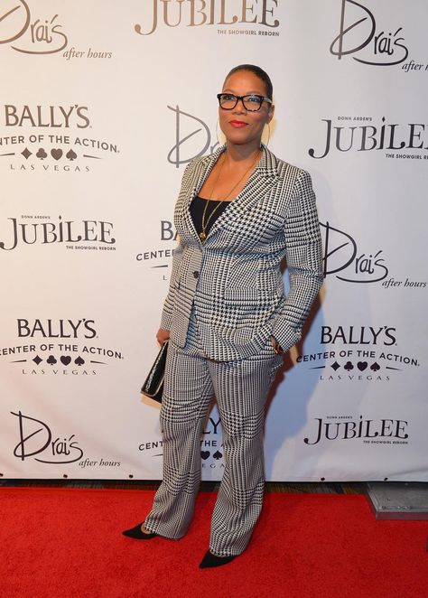 Style File: Queen Latifah - Essence Queen Latifah Style, Chic Shift Dresses, Bet Hip Hop Awards, Valentino Gowns, Drape Jacket, Queen Latifah, Tuxedo Style, Jumpsuit Chic, Dressed To The Nines