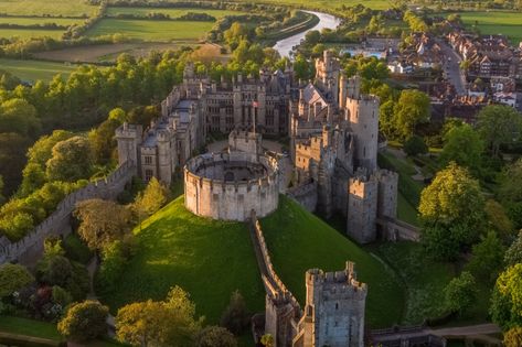 Arundel's Castle overlooking the River Arun, celebrates 950 years of history in 2018 | Discover Britain’s Towns Castle Rooms, Arundel Castle, Castle Home, Castles In England, Historic Houses, Castle Garden, The Monarch, Over The River, 11th Century