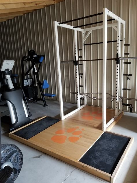 Diy Deadlift Platform, Garage Gym Diy, Gym Creative, Deadlift Platform, Weightlifting Platform, Homemade Gym, Home Made Gym, Senior Posters, Backyard Gym