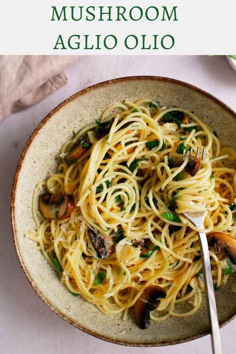 aglio olio pasts served in dish Aglio Olio Recipe, Aglio Olio Pasta Recipes, Mushroom Aglio Olio Recipe, Aglio E Olio Recipes, Simple Mushroom Pasta Recipes, Mushroom Aglio Olio, Simple Aglio Olio Recipe, Pasta Aglio E Olio Recipe, Pasta Aglio E Olio Food And Wine