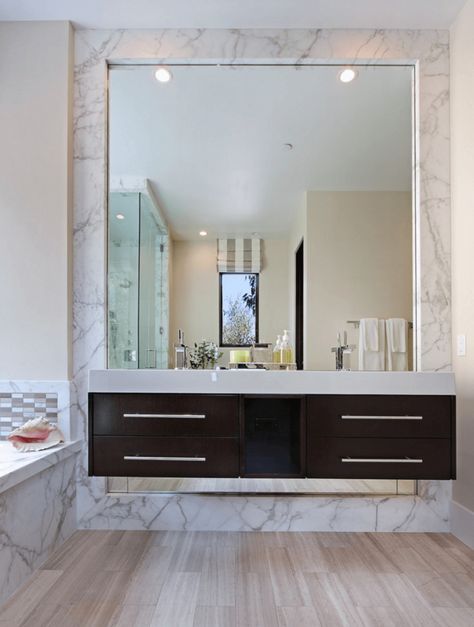 Transform your ordinary bathroom with this big mirror trend! Big Mirrors, Unique Bathroom Mirrors, Makeover Kamar Mandi, Bathroom Mirror Makeover, Bathroom Mirror Ideas, Large Bathroom Mirrors, Bathroom Mirror Design, Bathroom Mirror Frame, Inspiration Bathroom