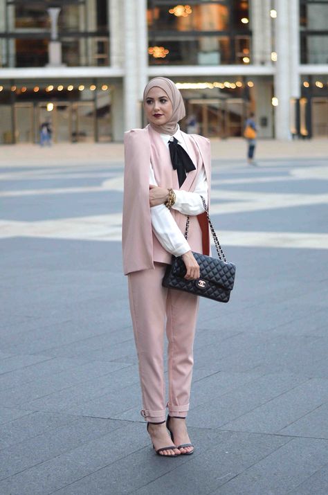 Hijab + Pink Cape Set (With Love Leena) Leena Asad, With Love Leena, Love Leena, Hijab Office, Hijabista Fashion, Pink Cape, Modern Hijab Fashion, Chique Outfits, Casual Hijab Outfit