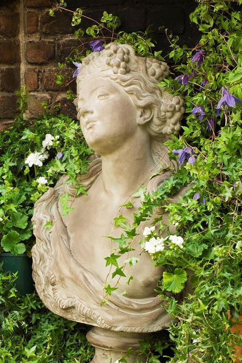 Renesance Statue, Statue In Garden, Overgrown Flowers, Statue With Flowers, Royal Flowers, Fringe Festival, Garden Statue, Chelsea Flower, Chelsea Flower Show