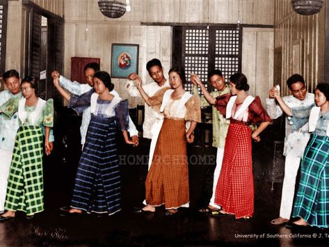 Relive the memories of the old Philippines with these fascinating colorized photographs. Old Philippines, Modern Filipiniana Dress, Filipino Clothing, Filipino Fashion, Filipiniana Dress, Filipino Art, Philippine Art, Philippines Culture, Native Dress