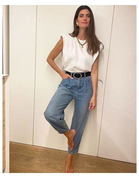 86e8f7ab32cfd12577bc2619bc635690 Muscle Tee Outfits, Look Jean, Elegante Casual, Muscle Tee, Tee Outfit, Muscle Tees, Mode Inspiration, Looks Vintage, Outfits Casuales