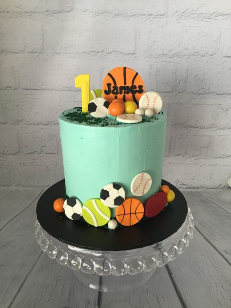 Sports Ball Cake, Birthday Buttercream Cake, Sports Birthday Cakes, Sports Themed Cakes, Buttercream Birthday Cake, Cake Designs For Kids, First Birthday Cupcakes, Ball Birthday Parties, Ball Cake