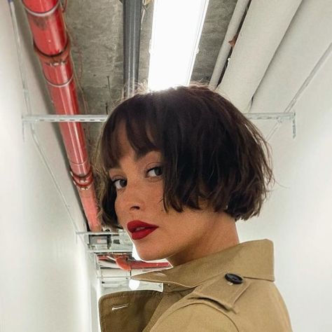 Short Bob Micro Bangs, Microbob Haircuts, Microbob Hairstyle, Micro Bob With Bangs, Mini Bob Haircut, Bob With Micro Bangs, French Bob With Fringe, Micro Bob Haircut, Micro Bob