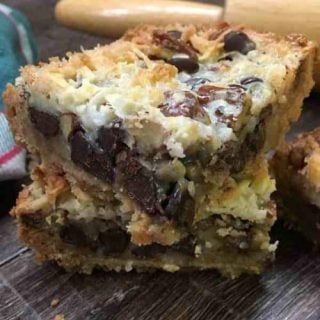 How To Make Hello Dolly Bars Bars With Sweetened Condensed Milk, Hello Dolly Cookies, Magic Cookie Bar, Dolly Bars, Graham Cracker Butter, Hello Dolly Bars, Fluffiest Cinnamon Rolls, Magic Cookie Bar Recipe, Portable Dessert