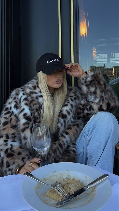 Cheetah Jacket Outfit, Cheetah Print Coat Outfits, Leopard Print Coat Outfit, Cheetah Print Aesthetic, Cheetah Print Clothes, Casual Comfy Outfit, Cheetah Print Coat, Cheetah Print Outfits, Cheetah Jacket