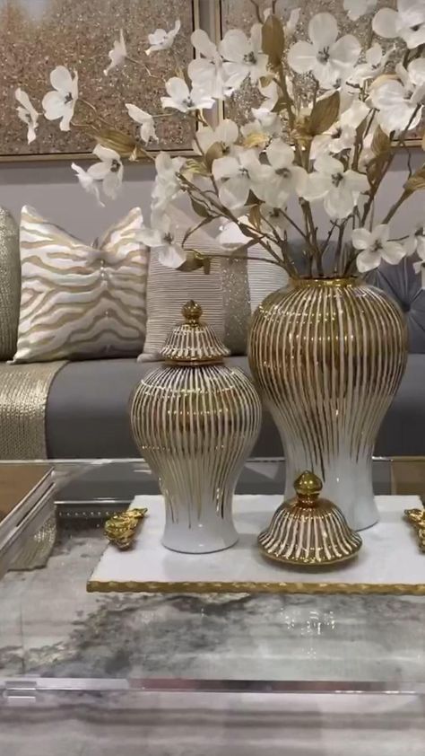 White And Gold Living Room, White Gold Decor, Black And Gold Living Room, Glamorous Living Room, Silver Living Room, Gold Dining Room, Gold Living Room Decor, Glam Living Room Decor, Gold Living