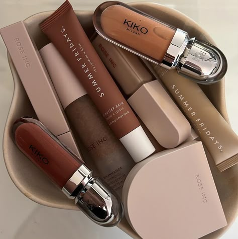 Brown Makeup Products Aesthetic, Brown Cosmetics Aesthetic, Vision Board Pictures Makeup, Make Up Stuff Aesthetic, Self Care Brown Aesthetic, Brown Makeup Products, Makeup Products Aesthetic, Aesthetic Cosmetics, Makeup Bag Essentials