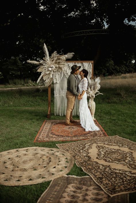 Bohemian Rug Isle Wedding, Boho Wedding Isles Rugs, Boho Wedding Macrame, Rugs For Wedding Aisle, Wedding Aisle Rugs, Vintage Rug Wedding, Tipi Wedding Ideas, Wedding Rugs, Boho Barn Wedding