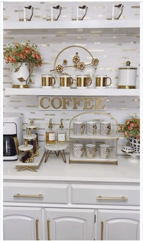 Special Cafe Design, Gold Coffee Station Ideas, Luxury Coffee Bar, Coffe Bar Decor, Coin Café, Kitchen Countertop Decor, Coffee Bar Station, Coffee Area, Coffee Bar Design