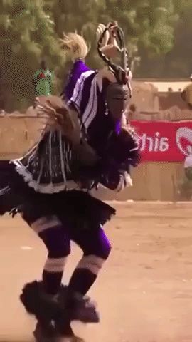 Weird Dance, Native American Humor, Bike Humor, African History Facts, Funny Dance Moves, Kizomba Dance, African Dance, Dancing Gif, Funny Prank Videos