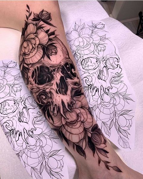 Floral Skull Tattoos, 43 Tattoo, Tato Paha, Feminine Skull Tattoos, Stomach Tattoos Women, Skull Girl Tattoo, Skull And Flowers, Skull Sleeve Tattoos, Skull Sleeve