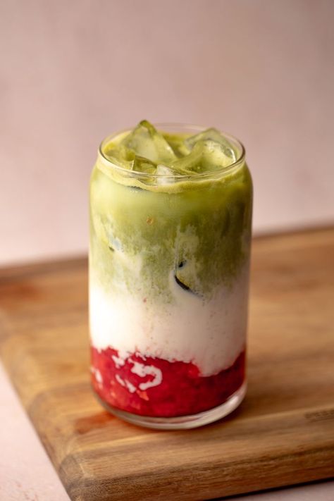 Iced Strawberry Matcha Latte, Strawberry Matcha Latte, What Is Matcha, Sweet Matcha, Layered Drinks, Strawberry Matcha, Matcha Milk, Strawberry Compote, Matcha Whisk