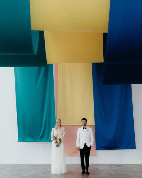 A Colorful Overhead Art Installation Set the Tone for the Bold and Modern Wedding in Long Island City Fabric Runner, Fabric Installation, Martha Weddings, Drink Bar, Wedding Palette, Contemporary Wedding, Martha Stewart Weddings, Centerpiece Ideas, Long Island City