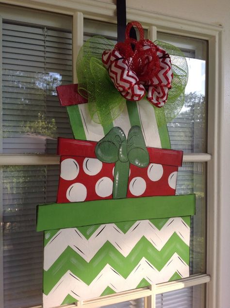 Christmas Packages Out Of Wood, Door Decor Christmas, Whoville Christmas, Merry Christmas Family, Grinch Christmas Decorations, Christmas Yard Art, Christmas Yard Decorations, Christmas Door Hanger, Christmas Wood Crafts