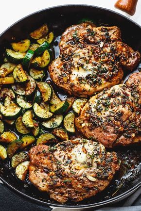 Herb Pork Chops, Butter Herb, Juicy Pork Chops, Easy Pork, Garlic Herb, Pork Chop, Pork Chop Recipes, Idee Pasto Sano, Pork Dishes