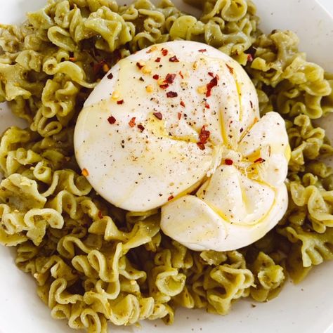 Pesto Dinner Ideas, Meals With Pesto, Dinner Recipes Pesto, Pesto Dinner Recipes, Pesto Pasta Salad Recipes, Truffle Burrata, Burrata Recipes, Pasta With Burrata, Burrata Pasta