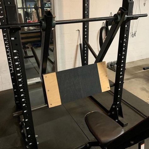 Diy Leg Press At Home, Diy Leg Press, Building A Home Gym, Diy Gym Equipment, Leg Press Machine, Diy Gym, Leg Machines, Building A Home, Gym Machines