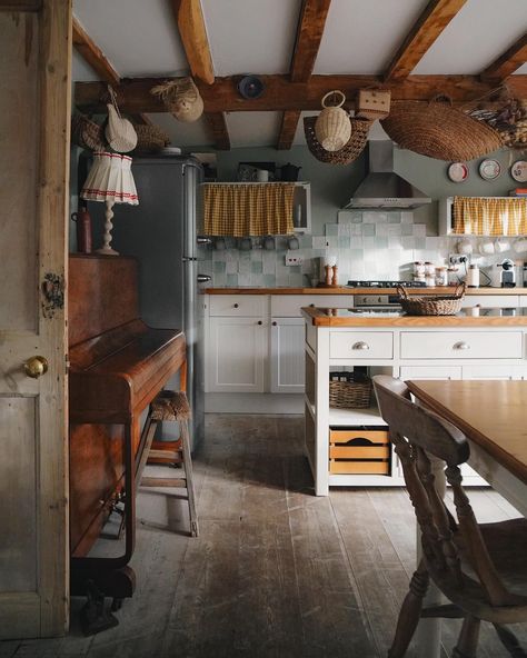 A post dedicated purely to the lovliness of this country kitchen @springcottagecotswolds 🧺 🌼 (ad/ invited stay) #cotswolds #englishcountryside #airbnb #cottagecore Welsh Farmhouse Interiors, Welsh Cottage Kitchen, Welsh Cottage, Yellow Kitchen, Holiday House, Farmhouse Interior, Air B And B, Cottage Kitchen, House Goals