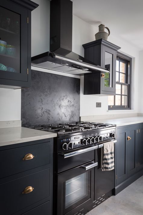 ✔The true heart of a home is its range cooker. So, why buy a Rangemaster? Firstly, they are Britain's No.1 range cooker manufacturer. Here are some more reasons that could help you make a clear choice. #Rangemaster #elise #Falcon #Lacornue #rangecooker #kitchendesign #kitchentrends Detailed Ceiling, Ceiling Roses, Navy Kitchen, Built In Double Ovens, London Houses, Devol Kitchens, Range Cooker, Shaker Kitchen, Victorian House