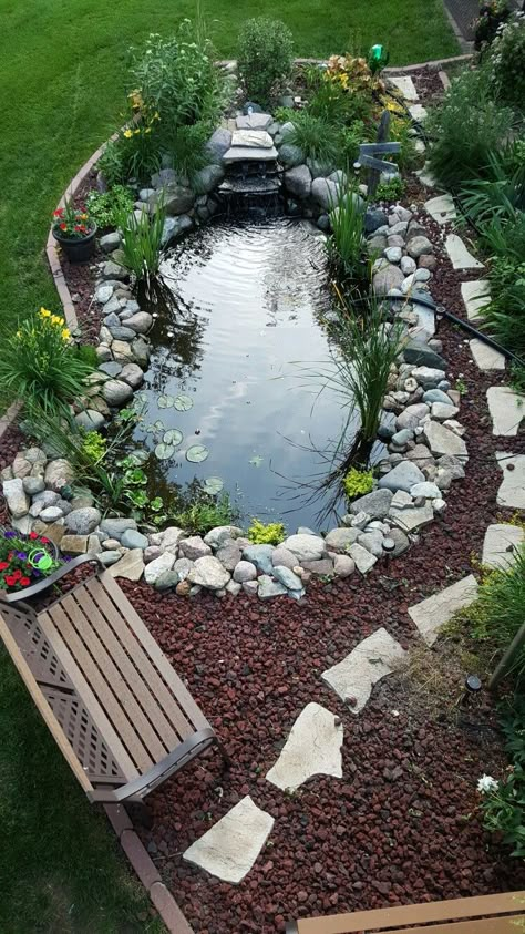 Small Garden Ponds Ideas, Small Pond Landscaping, Pond Garden Ideas, Outdoor Pond Ideas, Bath Pond, Pond Inspiration, Duck Enclosure, Small Pond Ideas, Ponds Ideas