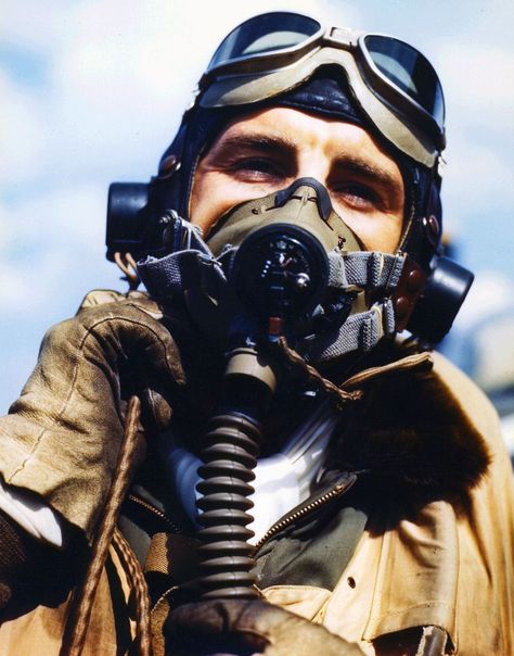 Monumental color portraits of World War II service members Pilot Photography, Photo Avion, Wwii Fighters, Red Baron, Supermarine Spitfire, American Fighter, Its A Mans World, Epic Photos, Work Clothing