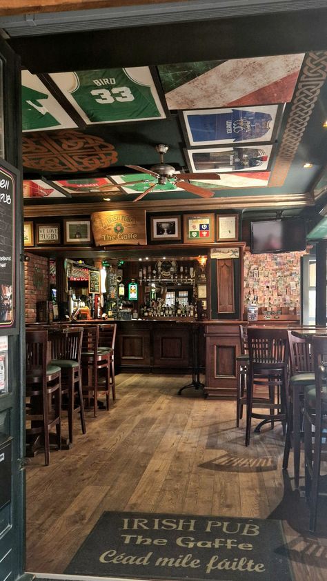 Old Irish Pub Aesthetic, Irish Pub Interior Basement Bars, Irish Pub Aesthetic, Home Pub Ideas, Irish Pub Interior, Irish Pub Decor, Sports Bar Decor, Adventure Room, Vintage Coffee Shops