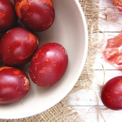 How To Dye Eggs, Skin Boil, Red Eggs, Dye Eggs, Easter Cookie Recipes, Greek Cookies, Onion Skin, Red Dye, Greek Easter