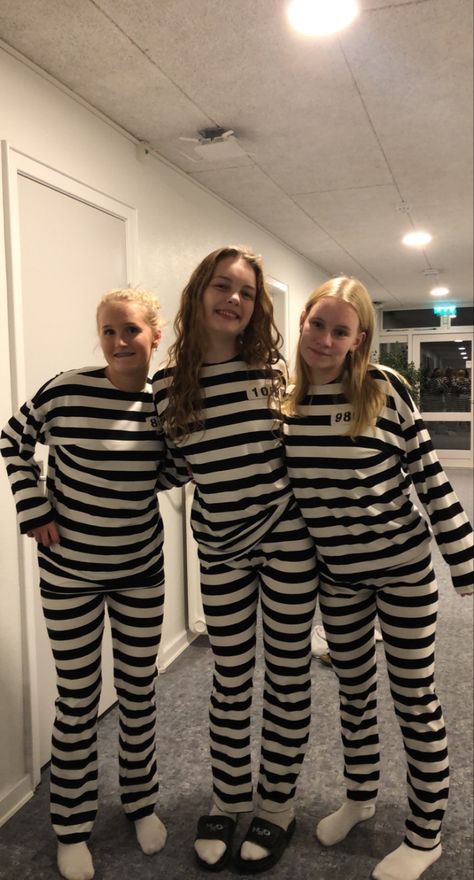 Prison Pictures, Prison Outfit, Prisoner Costume, Black And White Girl, Lab Rats, Halloween Costumes Friends, 2 Girl, Lily Rose, Socks And Sandals