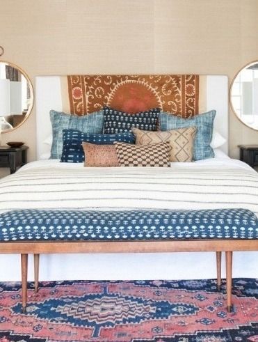 Incorporating Indigo Mudcloth in Living Room Decor Amber Interiors Bedroom, Mexico Bedroom, Bright And Airy Bedroom, Lake Apartment, Bohemian Bedrooms, Minimal Boho, End Of Bed Bench, Casa Vintage, Eclectic Bedroom